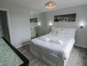 Cottage | 5 bedrooms, individually decorated, individually furnished, free WiFi