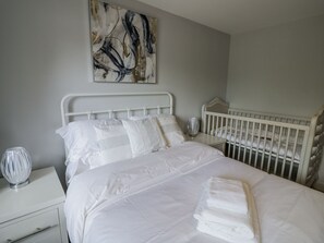 Cottage | 5 bedrooms, individually decorated, individually furnished, free WiFi - Chillon (Evesham)