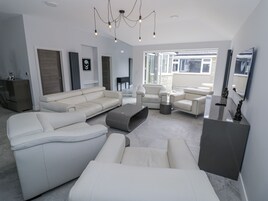 Cottage | Living area