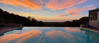 Modern studio with magnificent sea view in a quiet, leafy setting