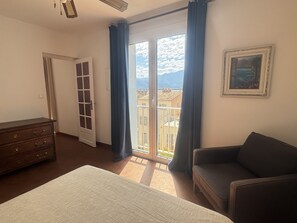 1 bedroom, iron/ironing board, travel cot, free WiFi