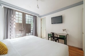 1 slaapkamer, een bureau, wifi, beddengoed