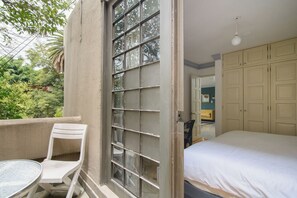 1 slaapkamer, een bureau, wifi, beddengoed