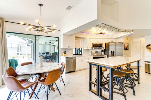 Group Getaway: Luxe Lakeside Gem in Port Charlotte