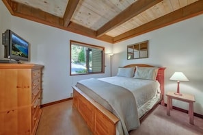 4 habitaciones, escritorio, tabla de planchar con plancha y wifi 