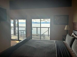 4 bedrooms, iron/ironing board, travel cot, WiFi - Lakefront Comfort with Stunning Views at Brockway Springs Resort- #2 (Kings Beach)