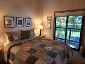 4 habitaciones, tabla de planchar con plancha, wifi y ropa de cama 