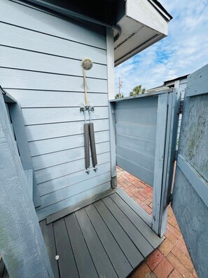 Property grounds - Charming 2-bedroom bungalow in brilliant North Myrtle Beach with sunset views (North Myrtle Beach)