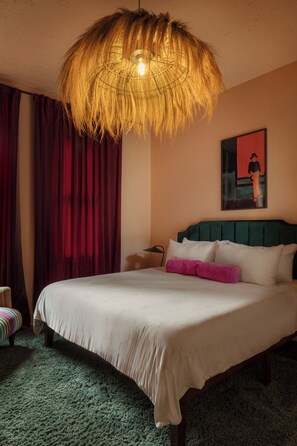 6 bedrooms, iron/ironing board, WiFi, bed sheets
