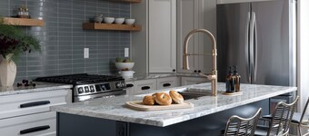 Luxury victorian house 8BD 3.5Bth Game yard