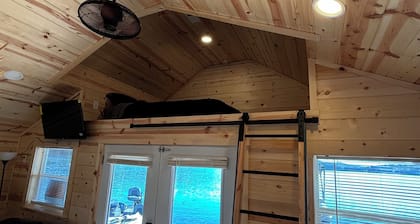 Cozy floating home, AC on Norris Lake at Straight Creek Marina