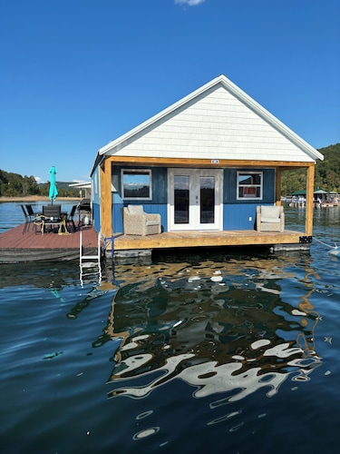 Cozy floating home, AC on Norris Lake at Straight Creek Marina