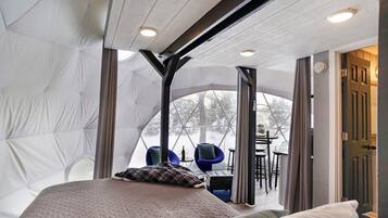 2 bedrooms, bed sheets