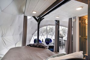 2 bedrooms, bed sheets