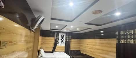 Deluxe Double Room, Partial Ocean View | Soundproofing, iron/ironing board, free WiFi