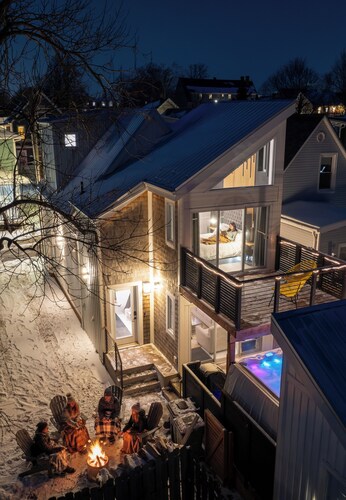 Bishop House, Sleeps 8, Downtown with Hot Tub!