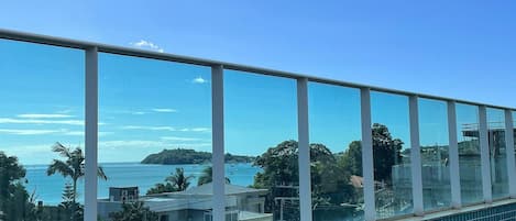 公寓, 露台, 海灘景 | 泳池 | 室外泳池;躺椅
