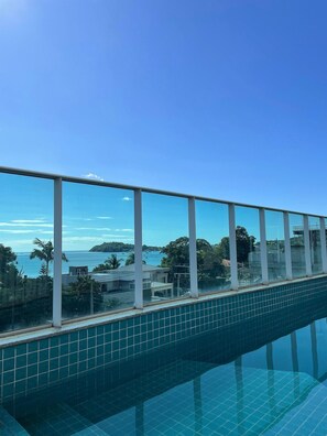 Apartment, Lanai, Beach View | Pool | Outdoor pool, pool loungers - Apto Frente Mar Próximo ao Beto Carrero (Penha)