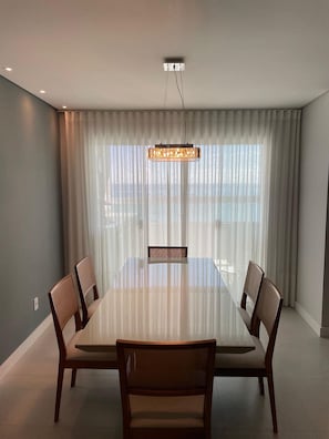 Apartment, Lanai, Beach View | Ruang makan
