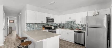 Mikrowelle, Ofen, Herdplatte, Geschirrspüler