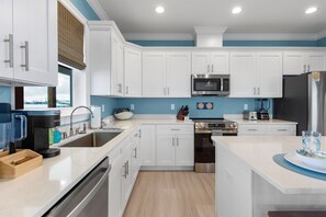 Fridge, microwave, oven, stovetop - Brand New~Heated Pool~Quarter Deck (Dauphin Island)