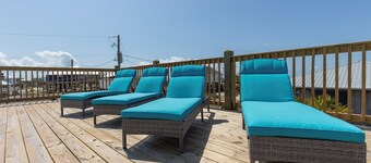 Brand New~Heated Pool~Quarter Deck