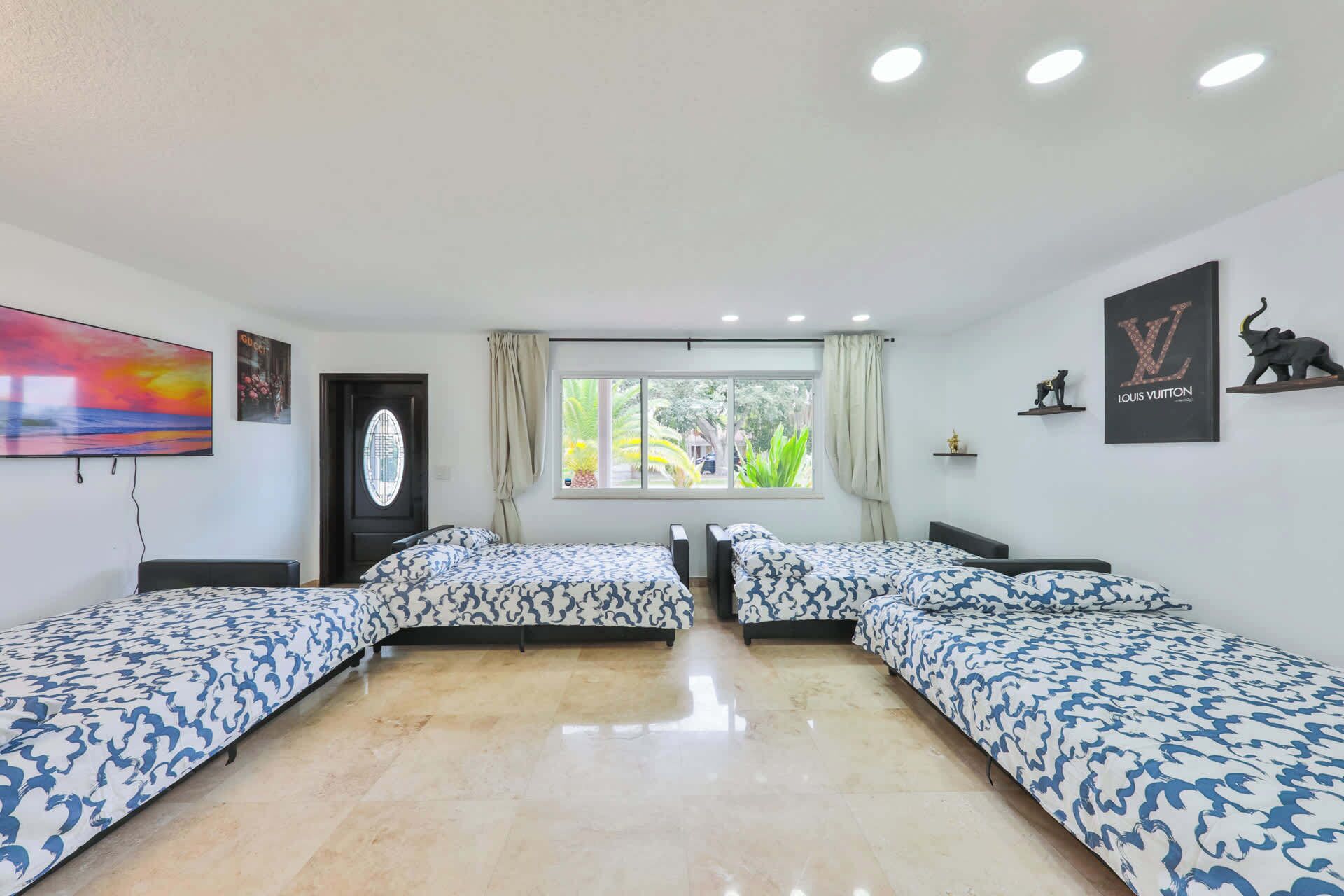 4 bedrooms, desk, iron/ironing board, travel cot