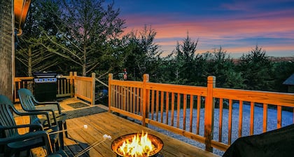 Ranch Cabin w/Hot Tub. Communal Sleeping 2 Queen + Full Trundle. Pet Friendly!