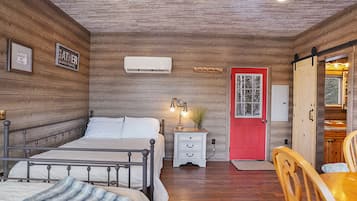1 bedroom, bed sheets