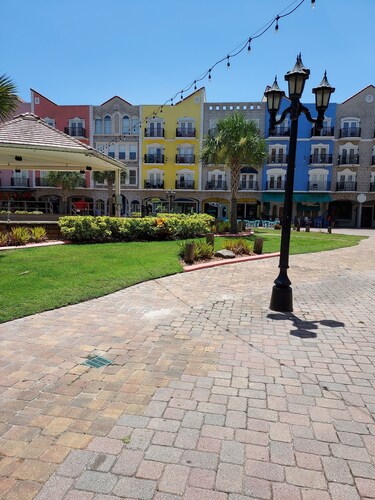 Cozy 2-bedroom apartment @ charming European Village in Palm Coast with AC, WiFi