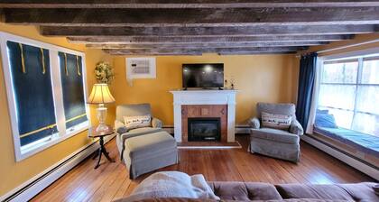 Yardley Boro Canal Cottage - Waterfront & Walkable!