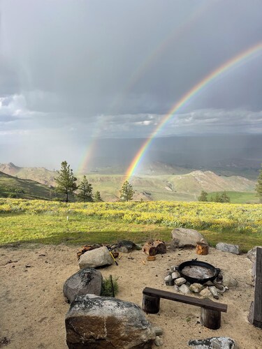 Cozy cabin in enchanting Brewster with WiFi