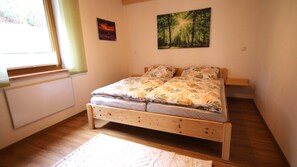 1 chambre, lit parapluie, Wi-Fi gratuit, draps fournis