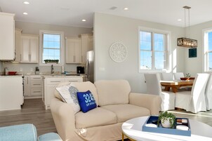 House, Multiple Beds (The Blue Pelican) | Living area