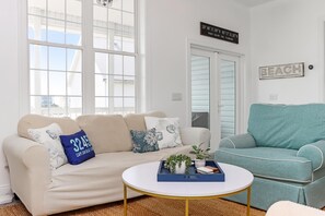 House, Multiple Beds (The Blue Pelican) | Living area