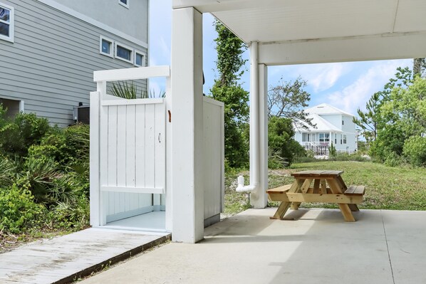 House, Multiple Beds (The Blue Pelican) | Outdoor dining