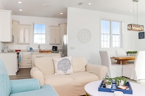 House, Multiple Beds (The Blue Pelican) | Living area