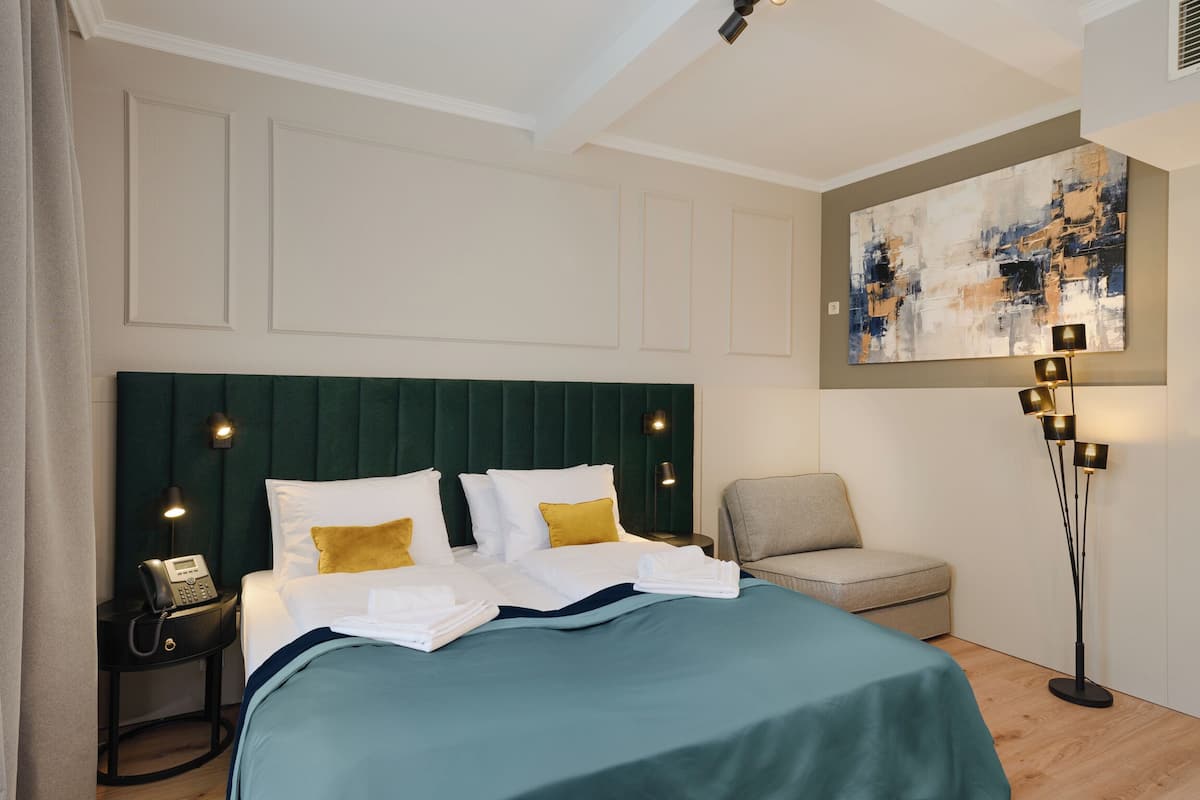 1 sovrum, sängtillbehör av högsta kvalitet och memory foam-madrasser
