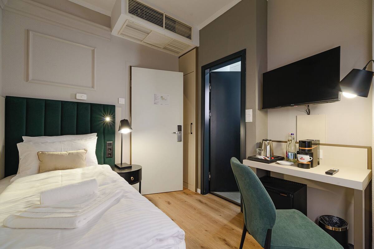 Single Room | Premium bedding, memory foam beds, in-room safe, desk