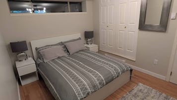 1 slaapkamer, een strijkplank/strijkijzer, gratis wifi, beddengoed