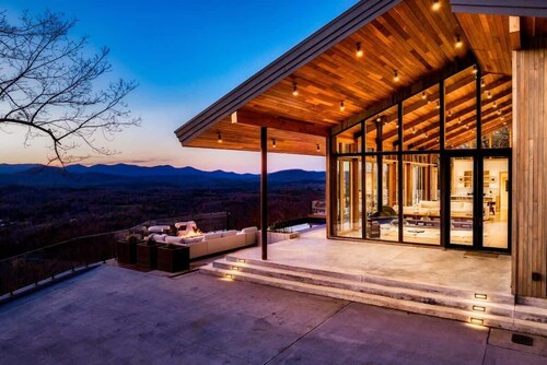 Modern Mountain-View Luxe Glass Frame Cabin