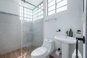 Hårføner, håndklær, såpe og toalettpapir