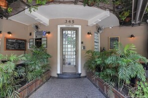 Exterior detail - Charming 2-BR Loft + Balcony, WiFi & TV in Condesa, Mx City (Ciudad de México)