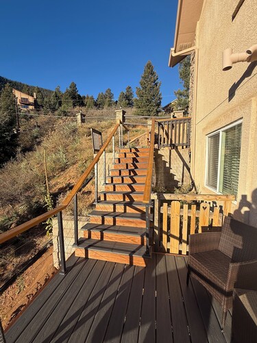 Enjoy the beauty of fall - Tranquil 3 bdrm in Green Mountain Falls-Woodland Park