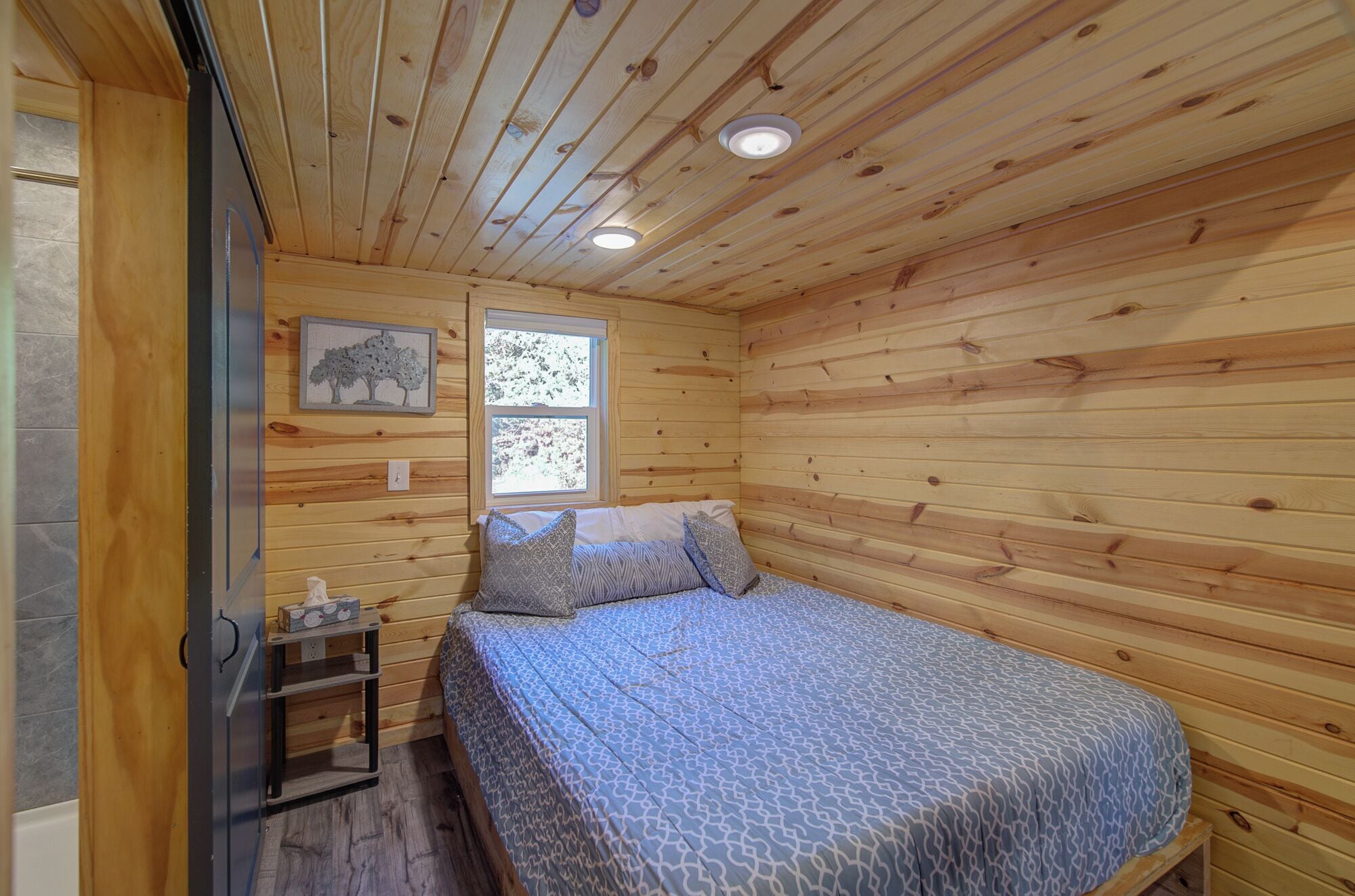 1 bedroom, bed sheets, wheelchair access