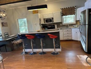 Microondas, horno, placa de cocina, lavavajillas