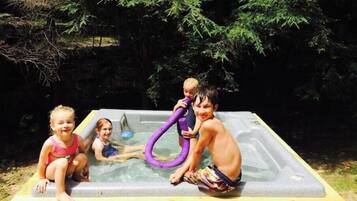 Bain à remous extérieur