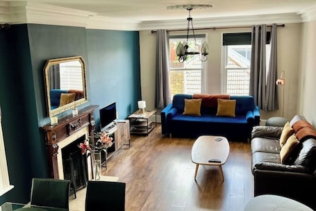Living area. Richmond charm cozy apartment