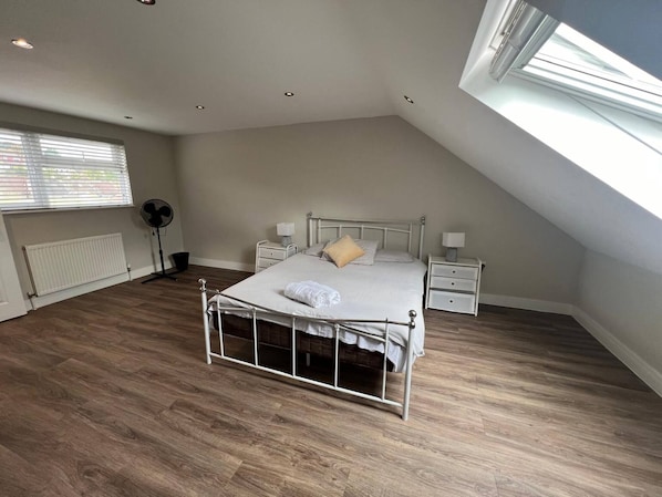 2 bedrooms, iron/ironing board, internet, bed sheets