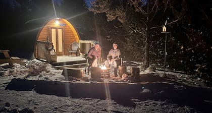 Cute European Bungalow Cabin w/Hot Tub. 1 Double Bed and Pet Friendly!